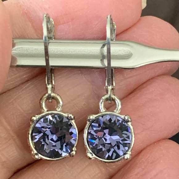 Elegant silver tone tanzanite colored simulant lever back earrings - Picture 3 of 11